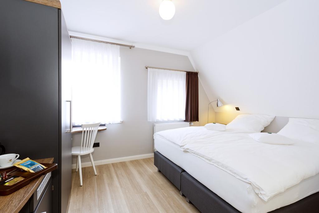 Logierhaus Rheintoreins 레스 객실 사진